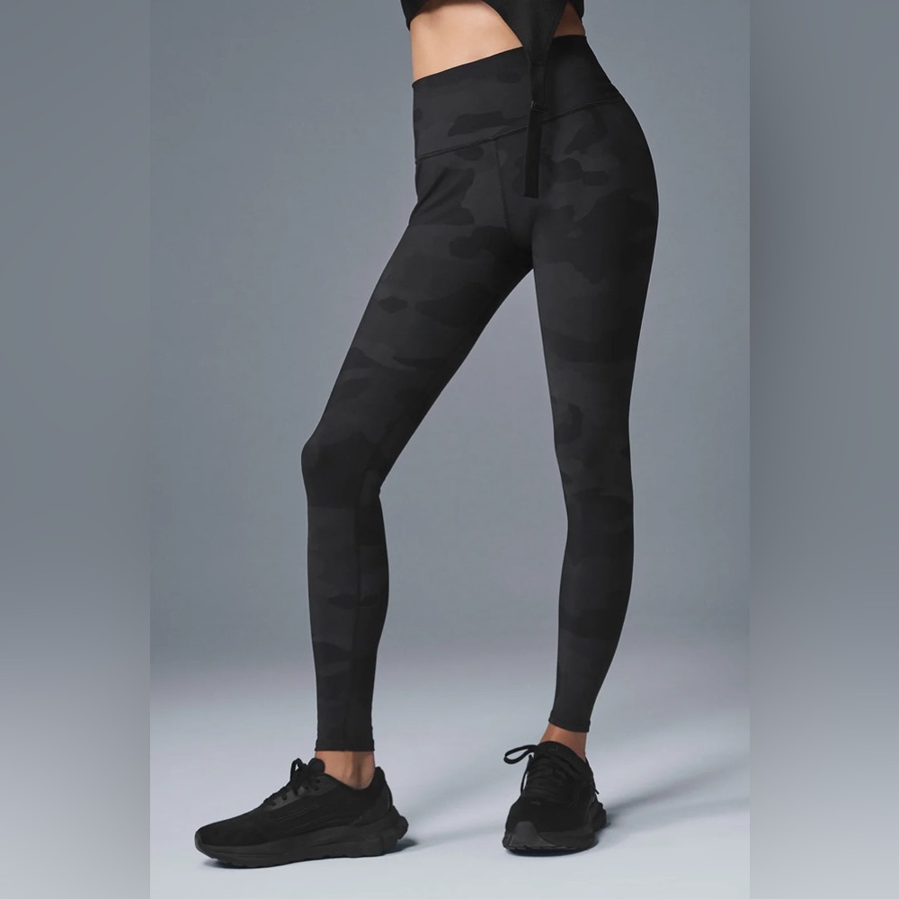 Alo Yoga High-Waist Vapor Black Camo‎ Leggings 28” Size Small